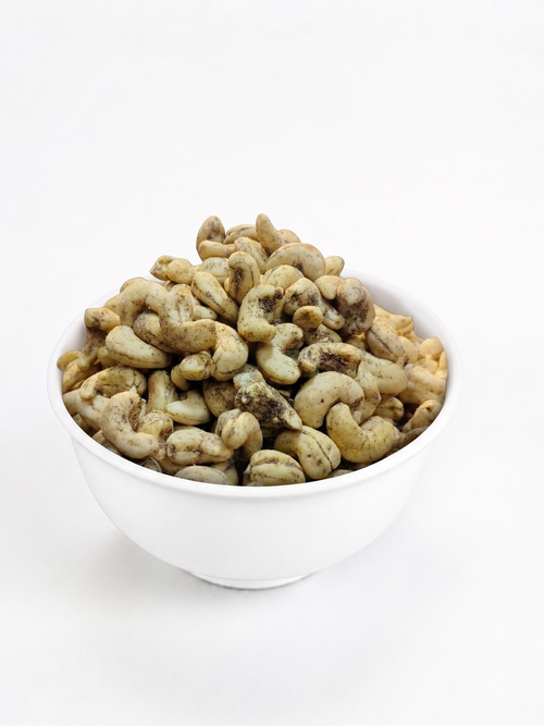 Kesari Ananta Masala Cashews in a bowl