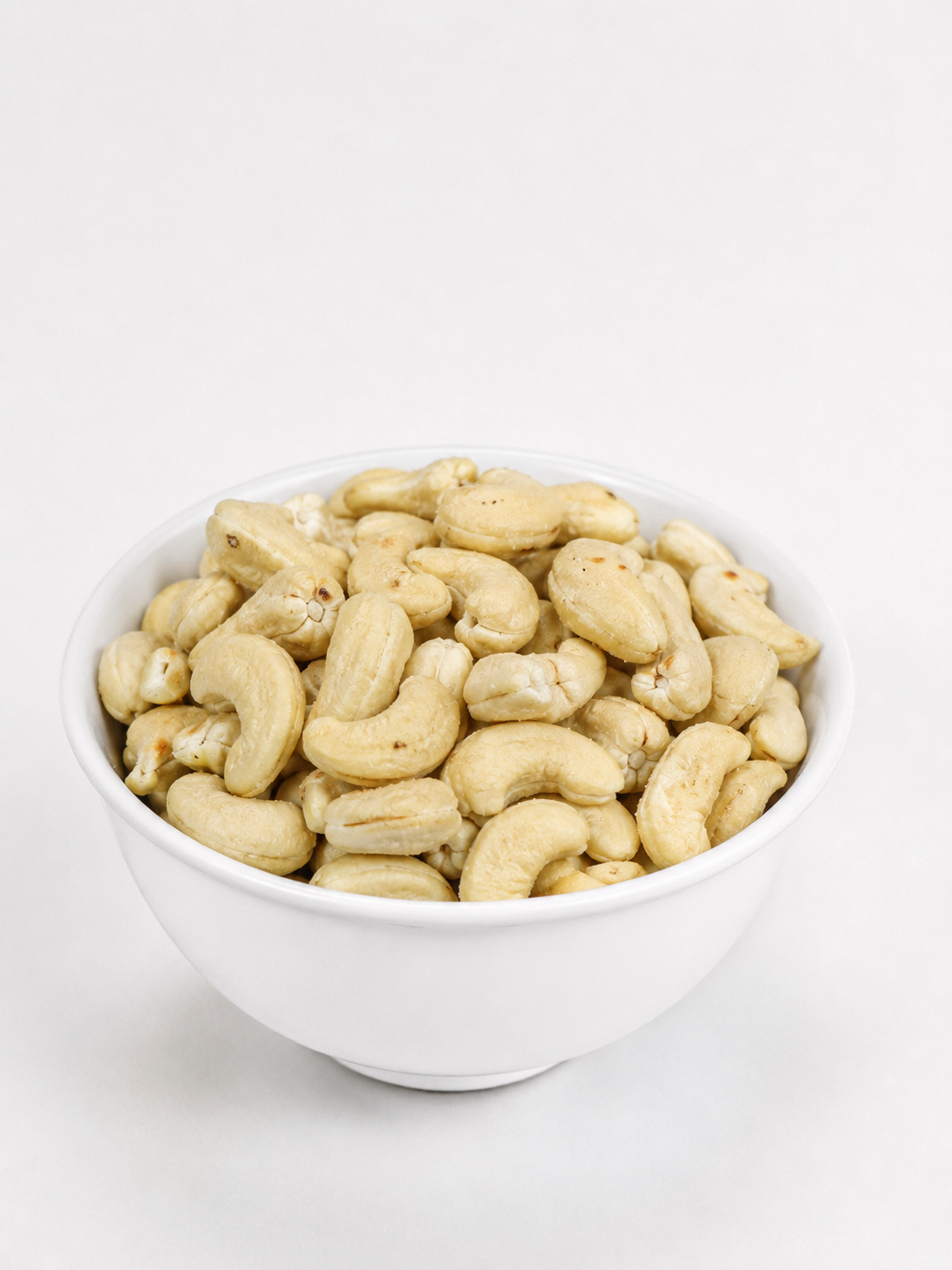 Kesari Ananta Roasted Cashews in a bowl